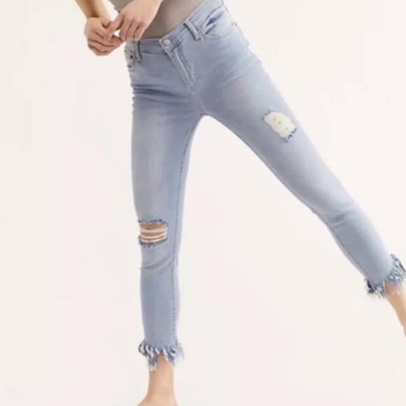 We The Free Great Heights Skinny Light Blue Distressed Jeans - Picture 1 of 12